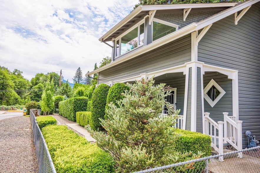 More Photos Of 111 Cedar St, Rogue River Office Residential For Sale