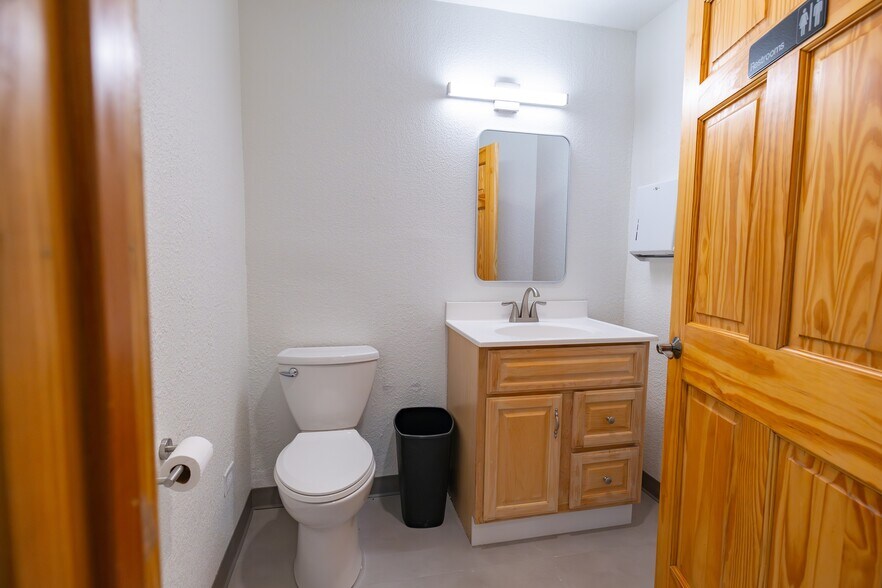 More Photos Of 1650 N Franklin St, Denver Office For Lease