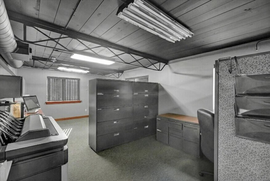 More Photos Of 426 Warren St, Reading Office For Sale
