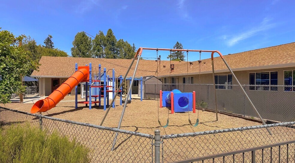 More Photos Of 858 University Ave, Los Altos Specialty For Lease