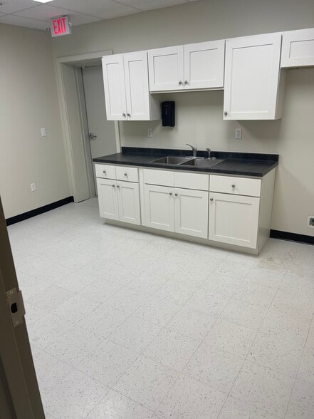 More Photos Of 1070 S Bishop Ave, Rolla Storefront For Lease