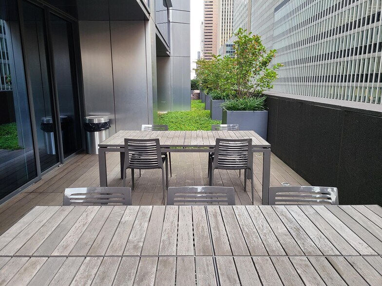 More Photos Of 133 W 52nd St, New York Apartments For Lease