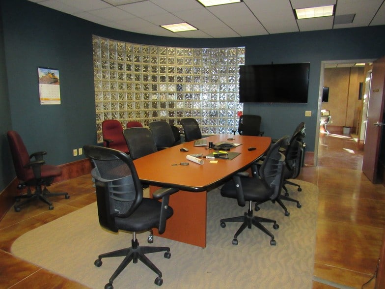 More Photos Of 3030 24th Ave S, Moorhead Light Manufacturing For Lease