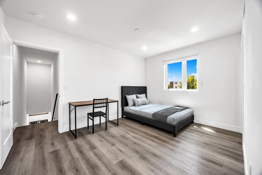 More Photos Of 1269 W 36th St, Los Angeles Apartments For Sale