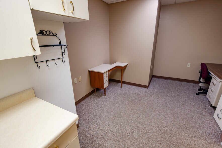 More Photos Of 903 3rd Ave, New Brighton Coworking Space