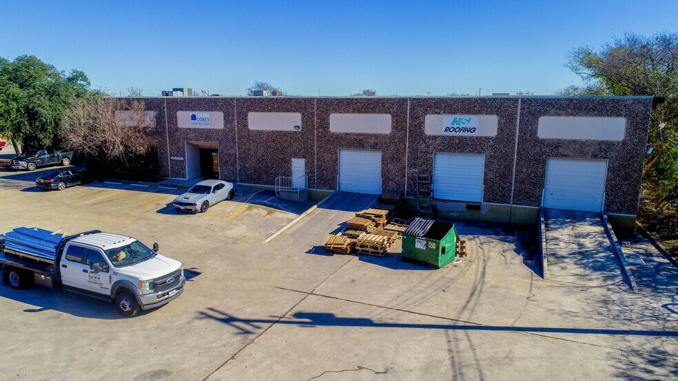 More Photos Of 4441-4447 Centergate St, San Antonio Warehouse For Lease