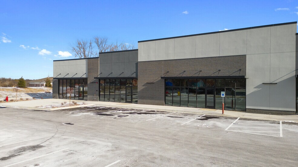 More Photos Of 2570 Middle, Bettendorf General Retail For Sale