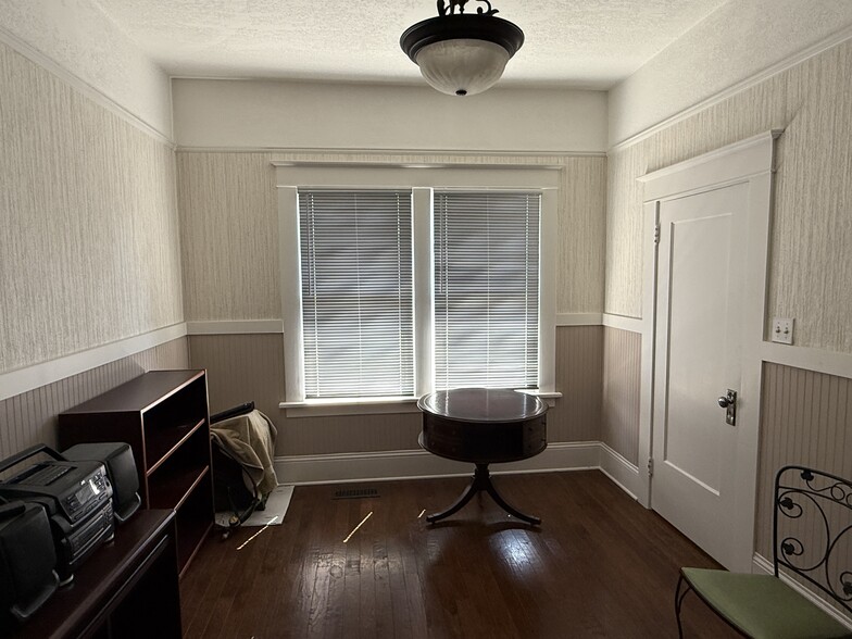 More Photos Of 401 E McLoughlin Blvd, Vancouver Office For Sale