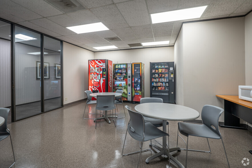 More Photos Of 450 N Sam Houston Pky E, Houston Medical For Lease