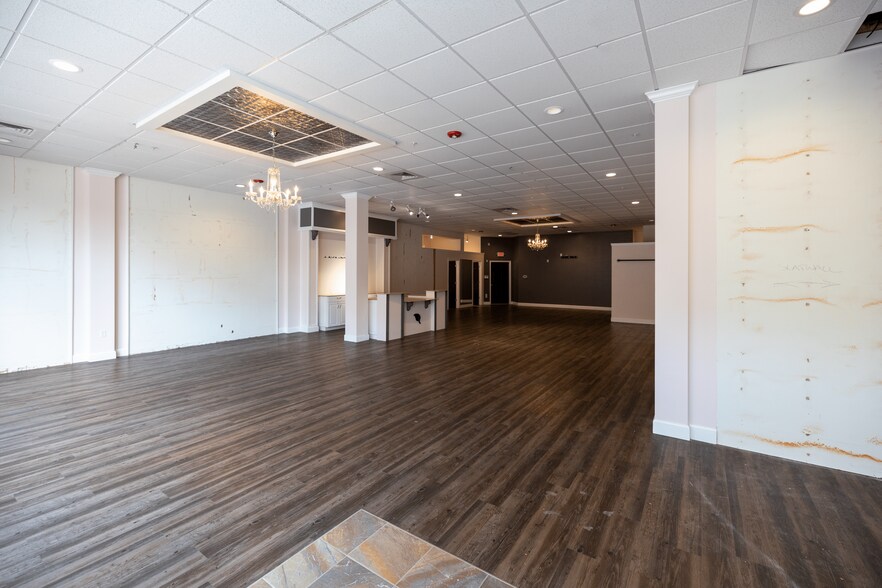 More Photos Of 627 S Wright St, Champaign General Retail For Lease