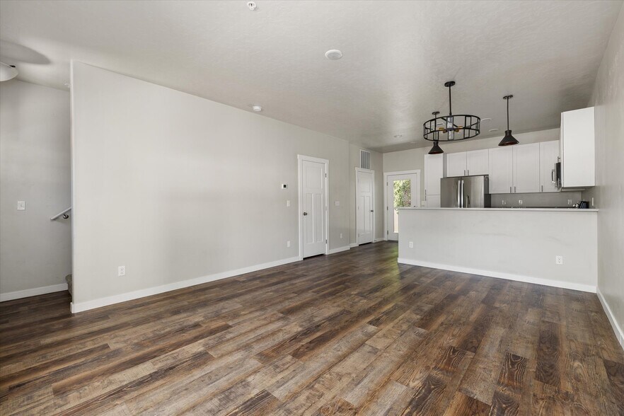 More Photos Of 10610 McMillan Rd, Boise Apartments For Sale