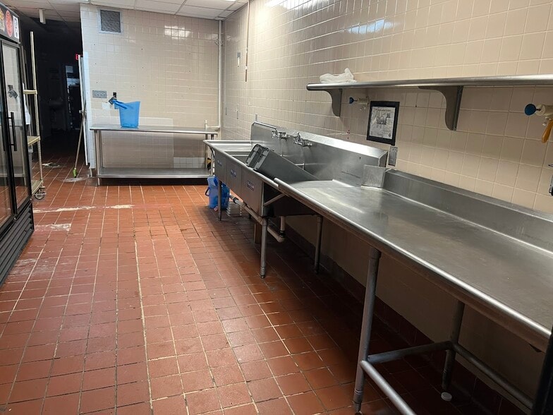 More Photos Of 148 NW 167th St, Miami Hotel For Sale