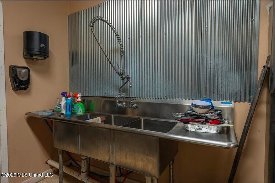 More Photos Of 125 Highway 35, Walnut Grove Restaurant For Sale