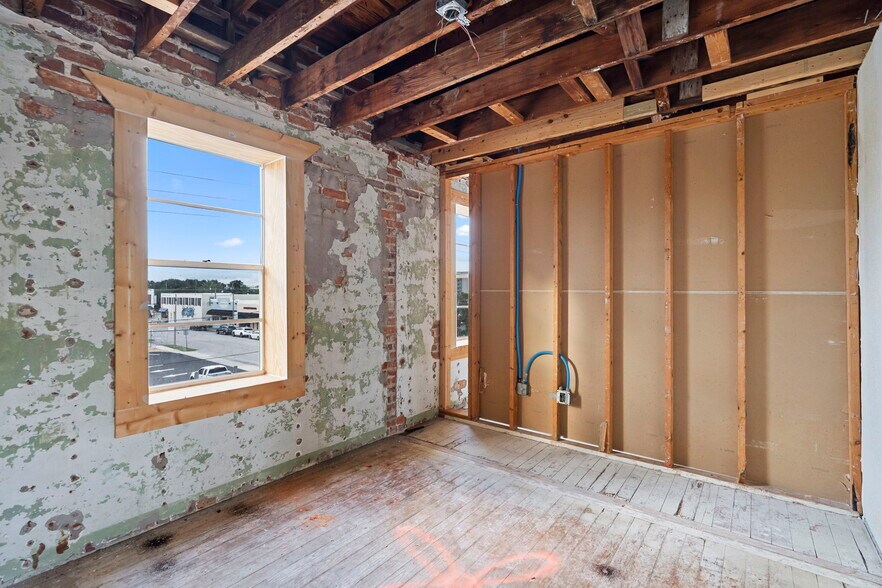 More Photos Of 204 Magnolia St, New Smyrna Beach Restaurant For Sale