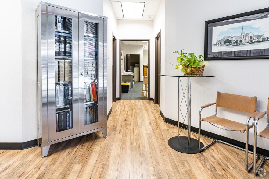 More Photos Of 4201 Bee Caves Rd, Austin Medical For Lease