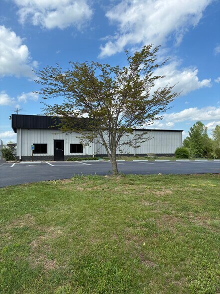 Primary Photo Of 213 Corporate Dr, Elizabethtown Warehouse For Lease