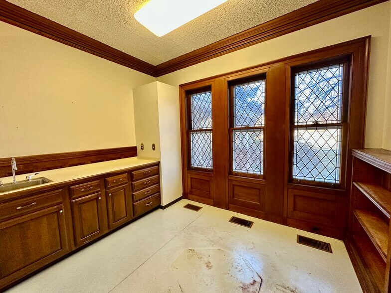 More Photos Of 19 Woodland St, Hartford Medical For Lease