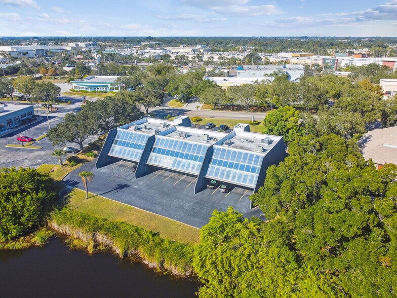 More Photos Of 6740 Crosswinds Dr, Saint Petersburg Coworking Space