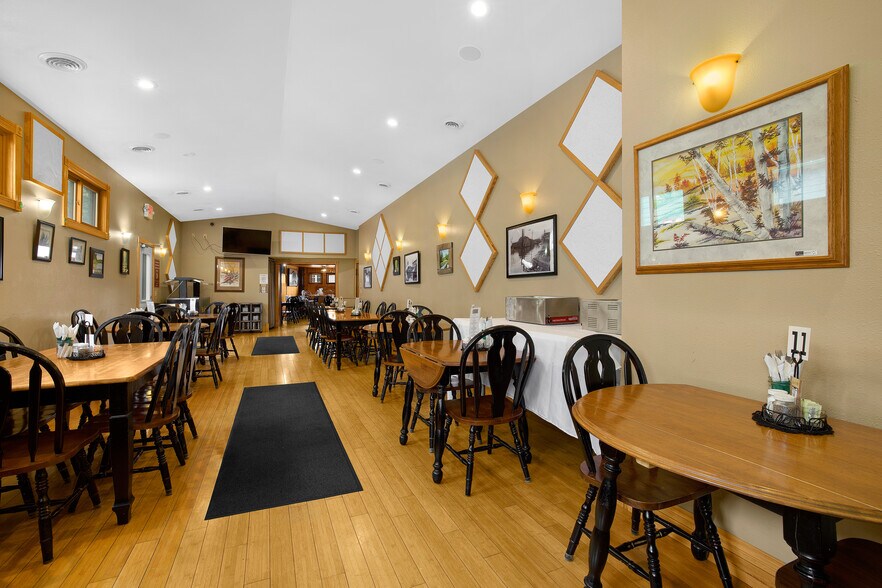More Photos Of 112 N Shore Dr, Fountain City Restaurant For Sale