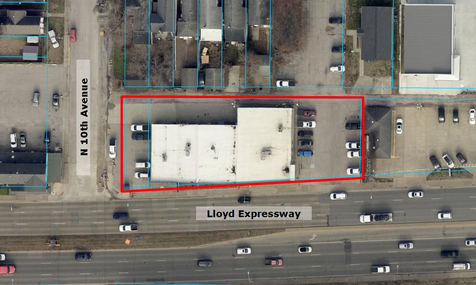 More Photos Of 2021 W Lloyd Expy, Evansville Showroom For Lease