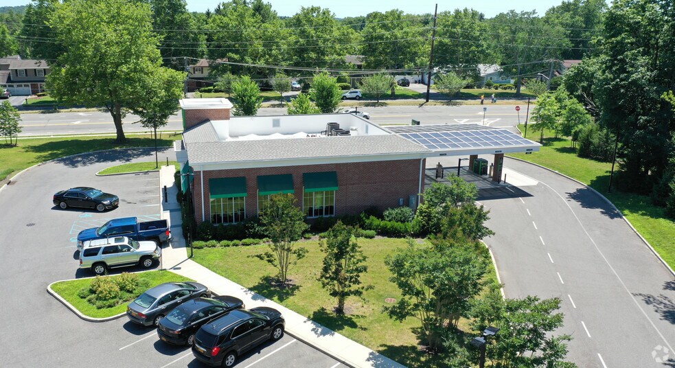 More Photos Of 460 Pulaski Rd, Greenlawn Bank For Lease