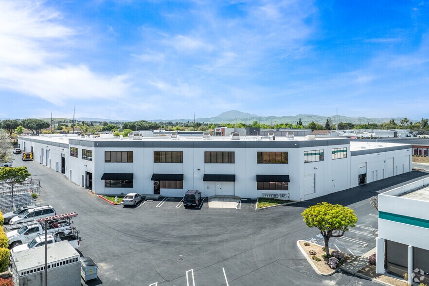 More Photos Of 1773-1799 Vineyard Dr, Antioch Research And Development For Lease