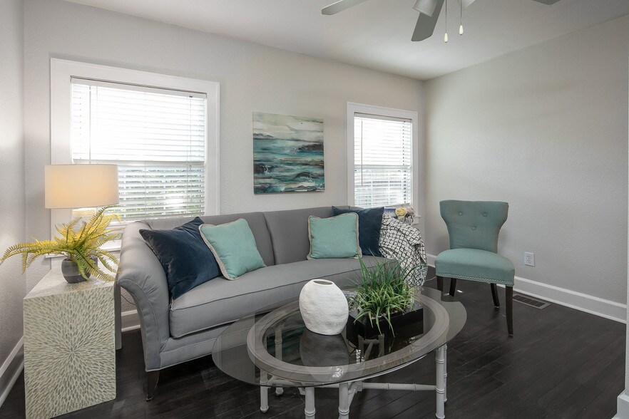 More Photos Of 2515 1st Ave N, Saint Petersburg Office Residential For Sale