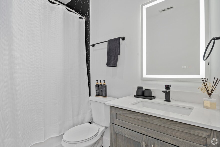 More Photos Of 671 S Perry St, Montgomery Apartments For Lease