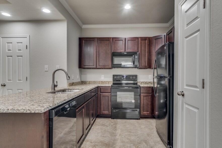 More Photos Of 16910 Dancing Ava, Selma Multifamily For Sale