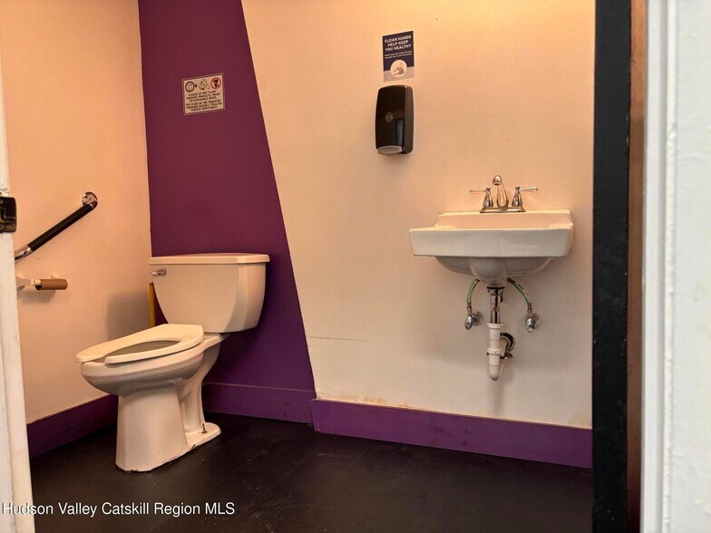 More Photos Of 1076-1090 Morton Blvd, Kingston Storefront Retail Office For Lease