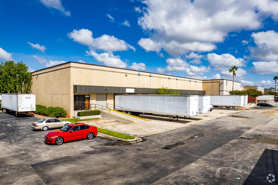 More Photos Of 7550-7584 Brokerage Dr, Orlando Warehouse For Lease