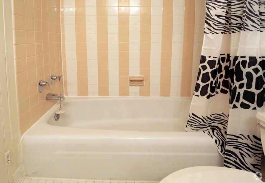 More Photos Of 8610-8650 Georgia Ave, Silver Spring Apartments For Lease