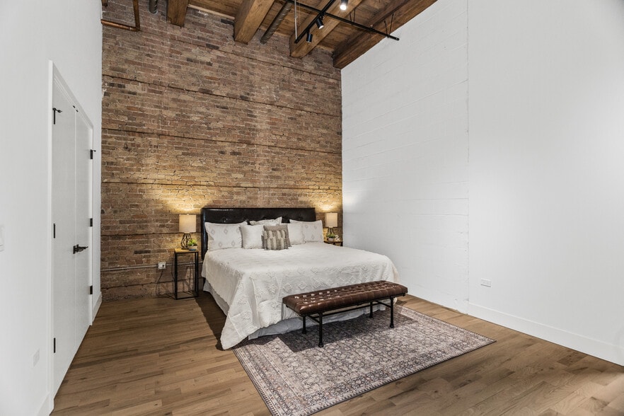 More Photos Of 153 W Ohio St, Chicago Apartments For Sale