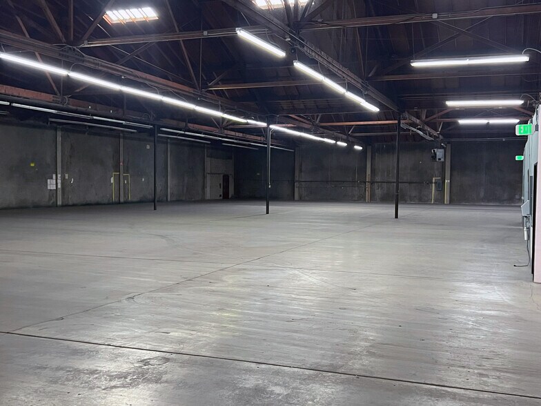 More Photos Of 1972-1974 E 20th St, Los Angeles Warehouse For Lease