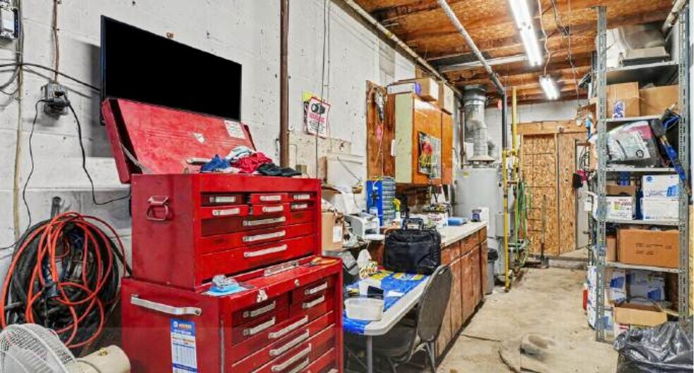 More Photos Of 641 Nelson St, Pembroke General Retail For Sale