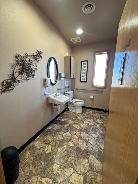 More Photos Of 77 Adcock Dr, Alamosa Healthcare For Sale
