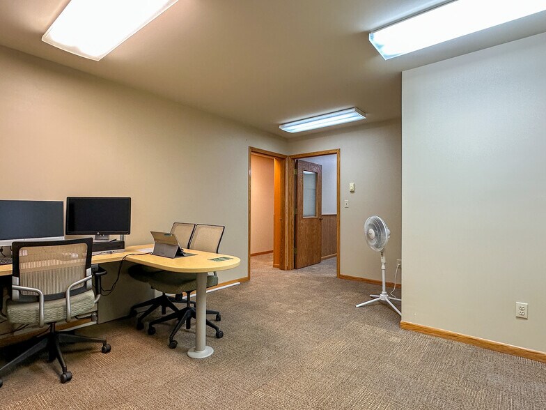 More Photos Of 233 S 8th St, Medford Office For Sale