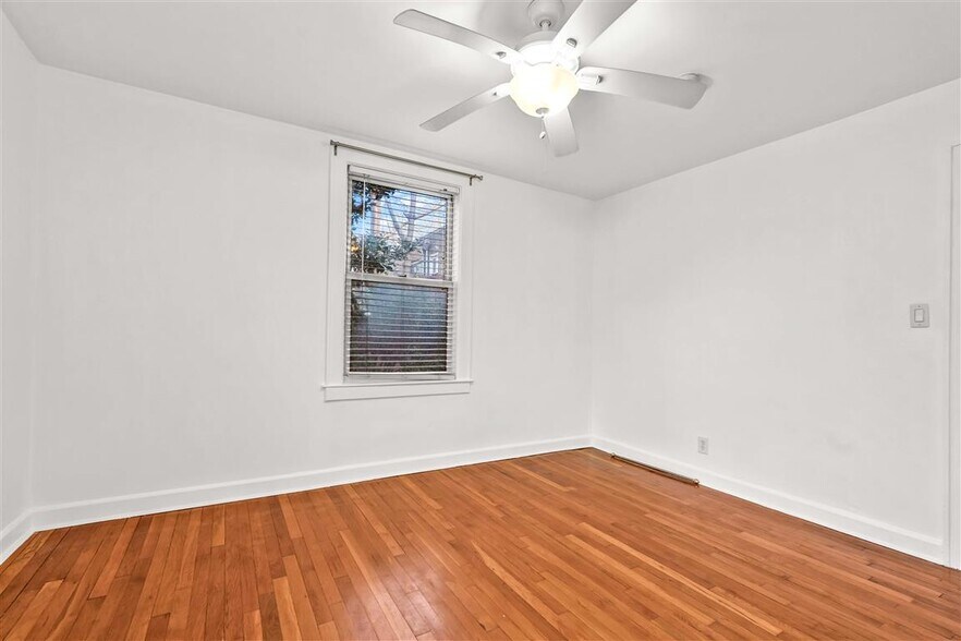 More Photos Of 3930 45th St, Sunnyside Apartments For Sale