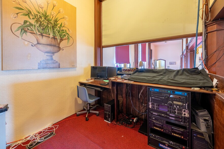 More Photos Of 927 Broadway, Fountain Hill Religious Facility For Sale