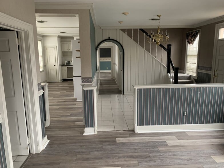 More Photos Of 4700 Thoroughgood Sq, Virginia Beach Office For Lease