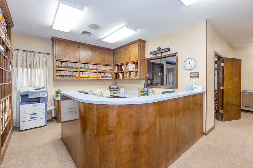 More Photos Of 3822 Rosemont Dr, Columbus Medical For Sale