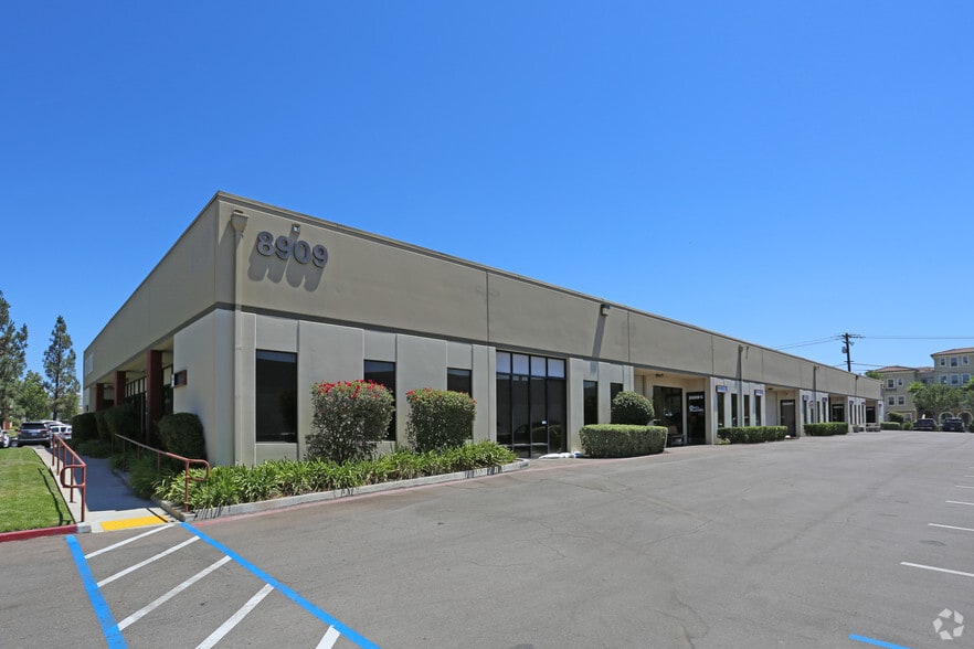 More Photos Of 8909-8911 Complex Dr, San Diego Light Manufacturing For Sale