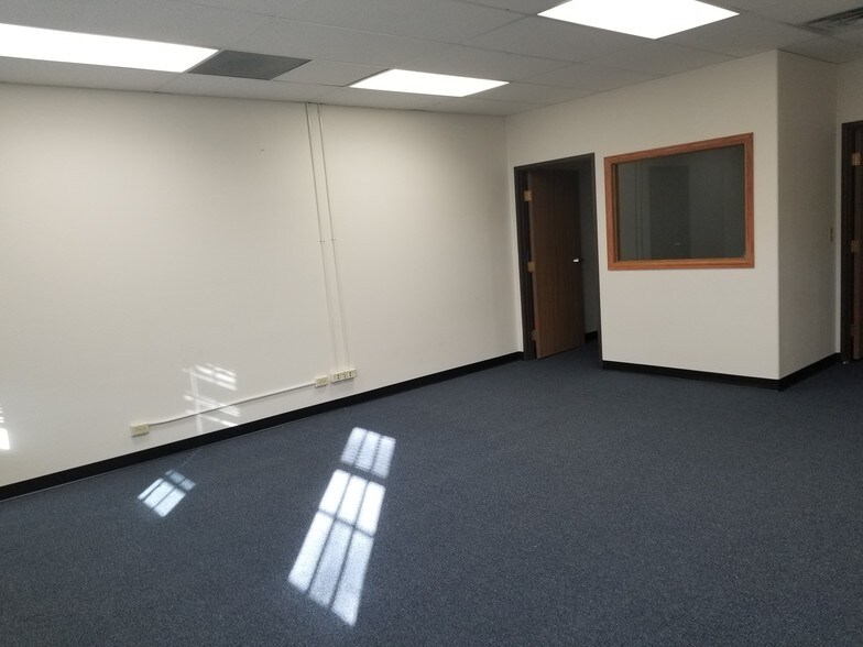 More Photos Of 11027 S Pikes Peak Dr, Parker Office For Lease