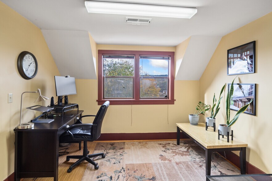 More Photos Of 19679 Front St, Poulsbo Office For Sale