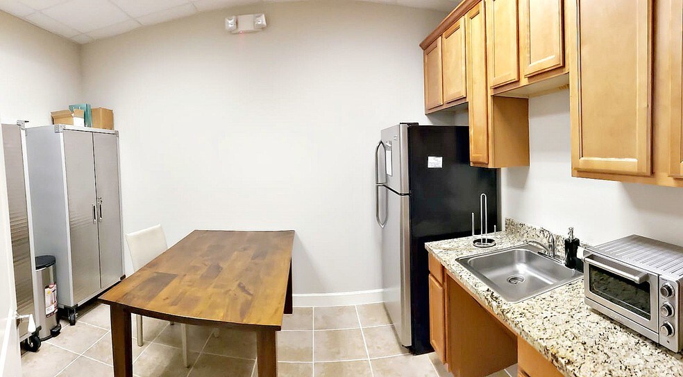 More Photos Of 2219 Sawdust Rd, The Woodlands Medical For Sale