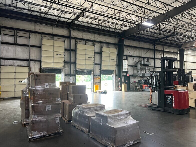 More Photos Of 13201 Arrington Rd, Grandview Manufacturing For Lease