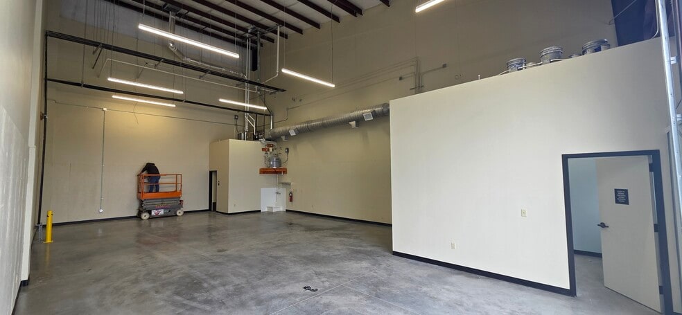 More Photos Of 5818 S 107th East Ave, Tulsa Warehouse For Lease