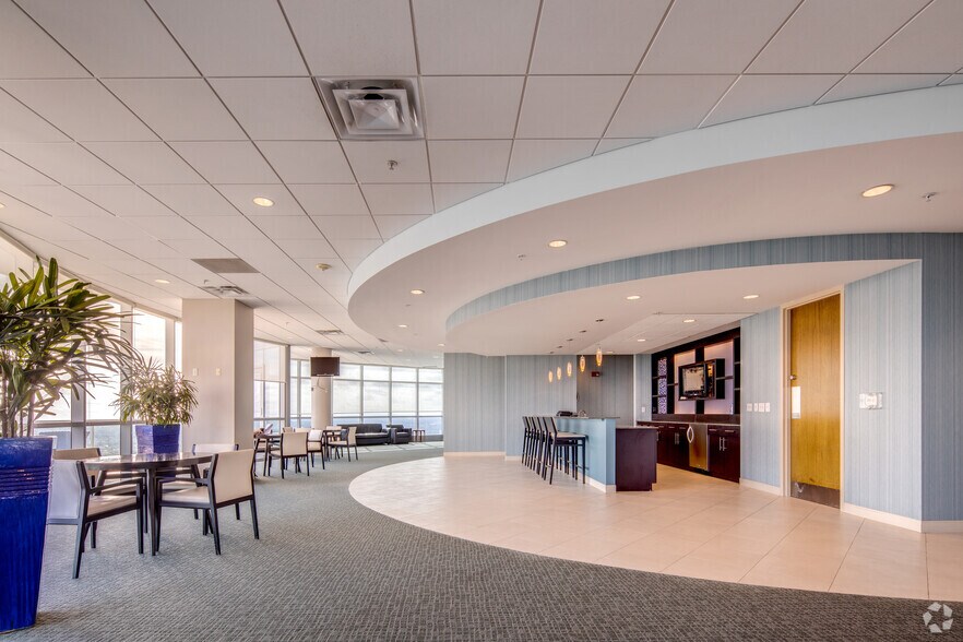 More Photos Of 111 N Magnolia Ave, Orlando Office For Lease