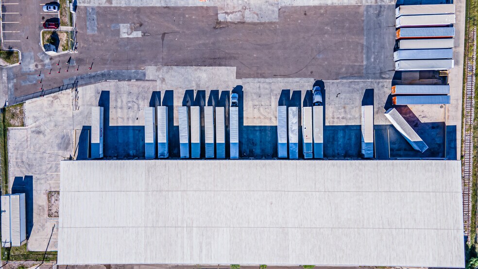 More Photos Of 13806 N Unitec Dr, Laredo Warehouse For Lease