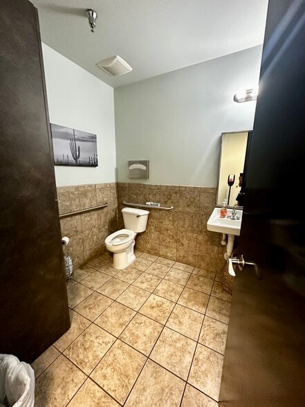 More Photos Of 17100 N 67th Ave, Glendale Office For Sale